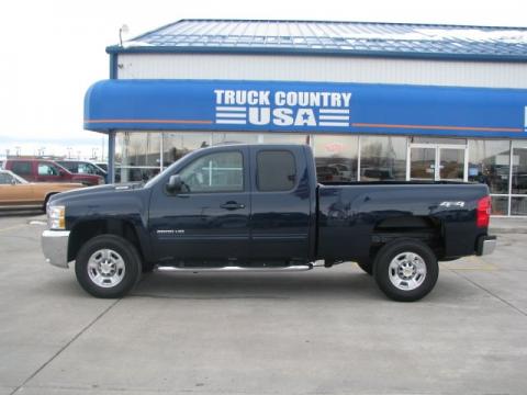 Imperial Blue Metallic Chevrolet Silverado 2500HD LTZ Extended Cab 4x4.  Click to enlarge.