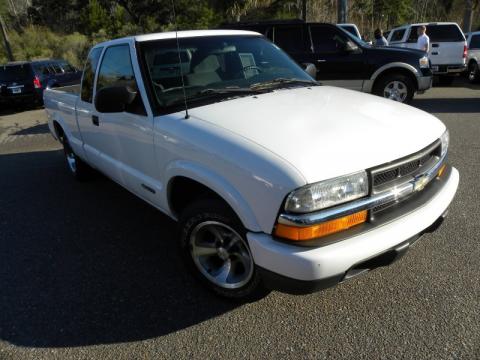 Summit White Chevrolet S10 LS Extended Cab.  Click to enlarge.