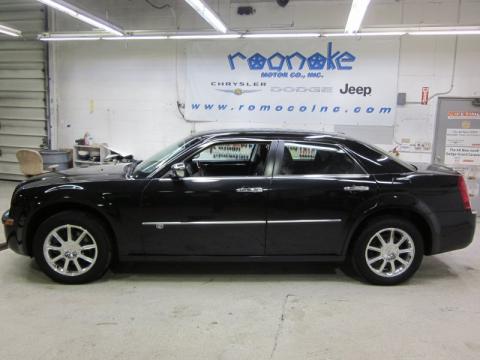 Brilliant Black Crystal Pearl Chrysler 300 C HEMI AWD.  Click to enlarge.