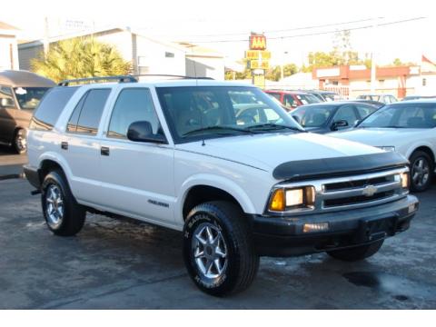 White Chevrolet Blazer 4x4. Click to enlarge. White Chevrolet Blazer 4x4. Click to enlarge.