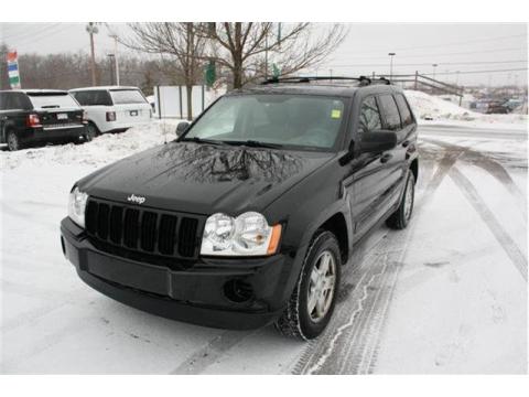 Brilliant Black Crystal Pearl Jeep Grand Cherokee Laredo.  Click to enlarge.