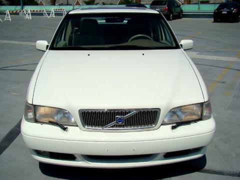 White Volvo S70 T5.  Click to enlarge.