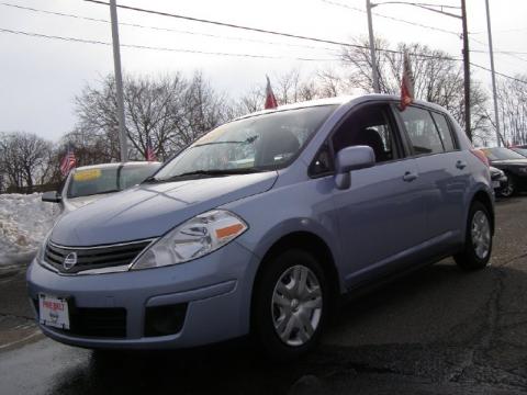 Arctic Blue Metallic Nissan Versa 1.8 S Hatchback.  Click to enlarge.