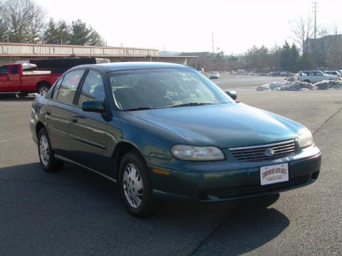 Dark Jade Green Metallic Chevrolet Malibu Sedan.  Click to enlarge.