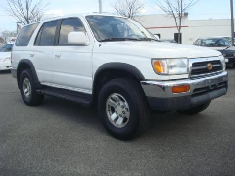 Natural White Toyota 4Runner SR5.  Click to enlarge.