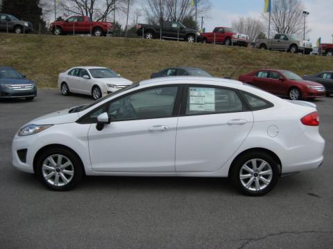 Oxford White Ford Fiesta SE Sedan.  Click to enlarge.