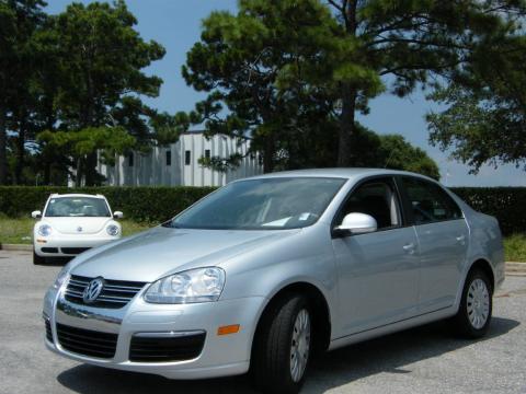 Reflex Silver Metallic Volkswagen Jetta 2.5 Sedan.  Click to enlarge.