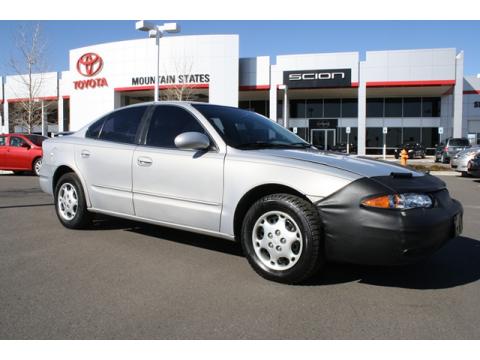 Silver Mist Metallic Oldsmobile Alero GL Sedan.  Click to enlarge.