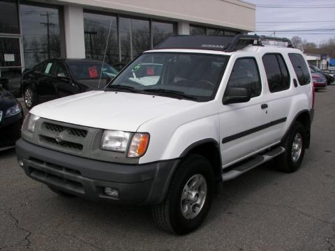 Cloud White Nissan Xterra SE V6 4x4.  Click to enlarge.