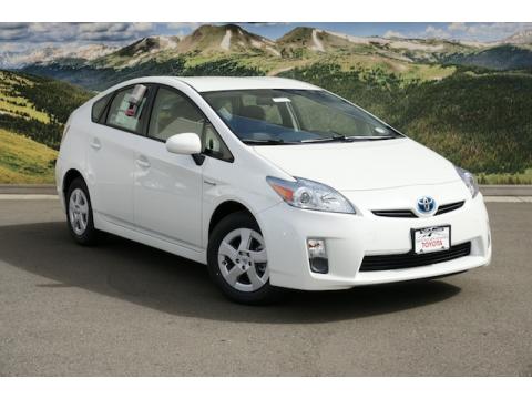 Blizzard White Pearl Toyota Prius Hybrid II.  Click to enlarge.