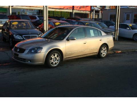 Coral Sand Metallic Nissan Altima 2.5 S.  Click to enlarge.