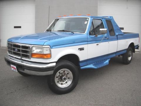 Medium Lapis Blue Metallic Ford F250 XLT Extended Cab 4x4.  Click to enlarge.