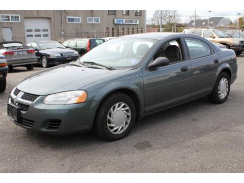 Onyx Green Pearlcoat Dodge Stratus SE Sedan.  Click to enlarge.