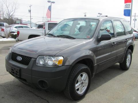 Dark Shadow Grey Metallic Ford Escape XLS.  Click to enlarge.