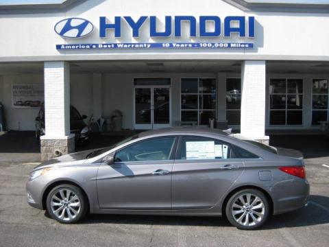 Harbor Gray Metallic Hyundai Sonata SE 2.0T.  Click to enlarge.