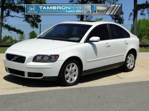 Ice White Volvo S40 2.4i.  Click to enlarge.