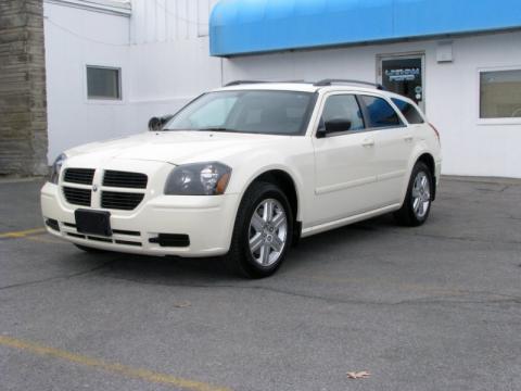 Cool Vanilla White Dodge Magnum SXT AWD.  Click to enlarge.