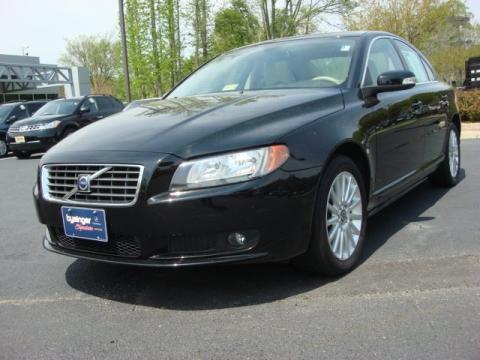 Black Volvo S80 3.2.  Click to enlarge.