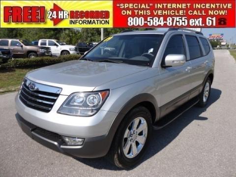 Bright Silver Kia Borrego EX V6. Click to enlarge. Bright Silver Kia Borrego EX V6. Click to enlarge.