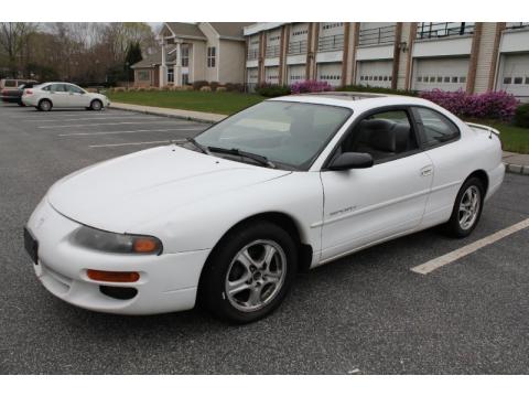 Bright White Dodge Avenger .  Click to enlarge.