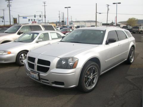 Bright Silver Metallic Dodge Magnum SXT AWD.  Click to enlarge.