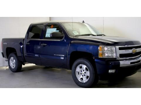 Imperial Blue Metallic Chevrolet Silverado 1500 LT Crew Cab 4x4.  Click to enlarge.