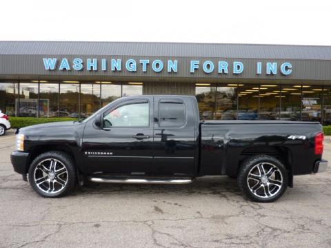 Black Chevrolet Silverado 1500 LT Extended Cab 4x4.  Click to enlarge.