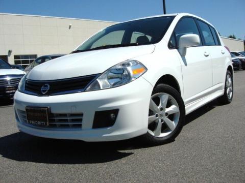 Fresh Powder White Nissan Versa 1.8 SL Hatchback.  Click to enlarge.