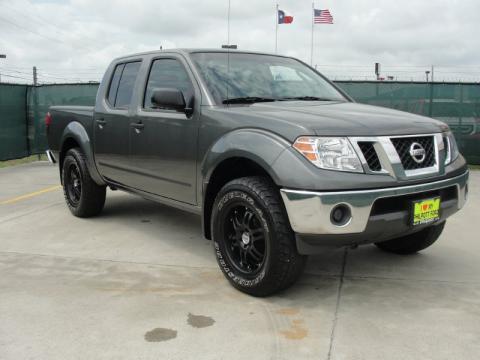 Storm Gray Nissan Frontier SE Crew Cab 4x4.  Click to enlarge.