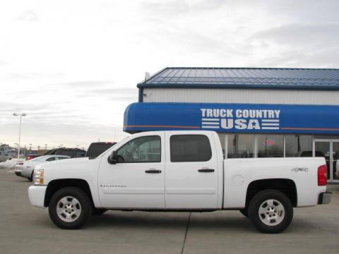 Summit White Chevrolet Silverado 1500 LT Crew Cab 4x4.  Click to enlarge.