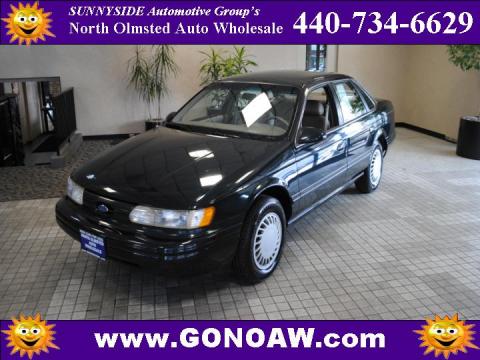 Deep Jewel Green Metallic Ford Taurus GL.  Click to enlarge.