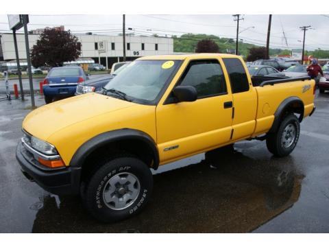 Yellow Chevrolet S10 ZR2 Extended Cab 4x4.  Click to enlarge.