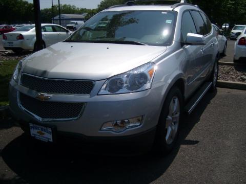 Silver Ice Metallic Chevrolet Traverse LTZ AWD.  Click to enlarge.