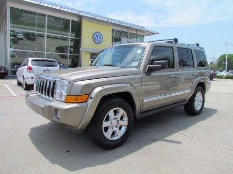 Dark Khaki Pearl Jeep Commander Limited.  Click to enlarge.