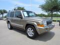 Front 3/4 View of 2006 Jeep Commander Limited #7