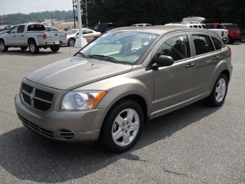 Light Khaki Metallic Dodge Caliber SE.  Click to enlarge.