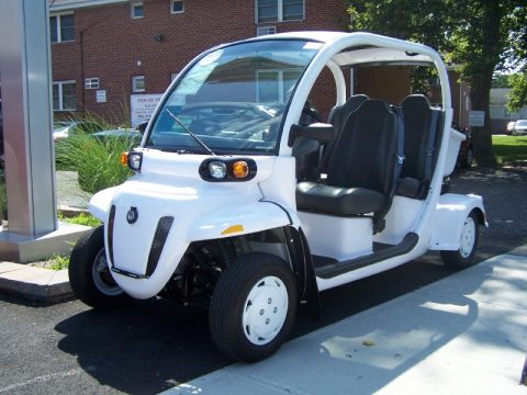 Crystal White GEM e e4 4 Passenger Electric Car.  Click to enlarge.