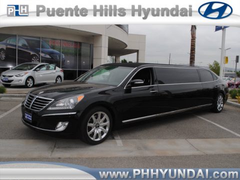 Black Noir Pearl Hyundai Equus Signature Limousine.  Click to enlarge.