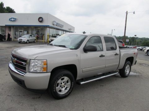 Silver Birch Metallic Chevrolet Silverado 1500 Z71 Crew Cab 4x4.  Click to enlarge.