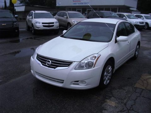 Winter Frost White Nissan Altima 2.5 S.  Click to enlarge.