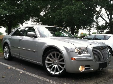 Bright Silver Metallic Chrysler 300 C HEMI SRT Design.  Click to enlarge.