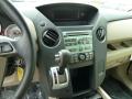 Controls of 2011 Honda Pilot LX #18