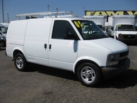 Summit White Chevrolet Astro Cargo Van.  Click to enlarge.