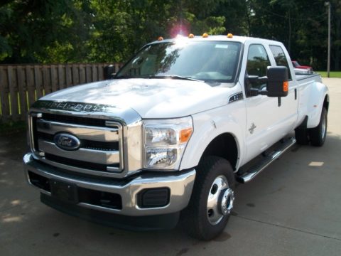 Oxford White Ford F350 Super Duty XLT Crew Cab 4x4 Dually.  Click to enlarge.