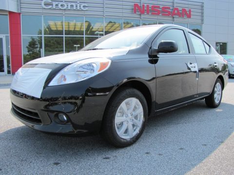 Super Black Nissan Versa 1.6 SL Sedan.  Click to enlarge.