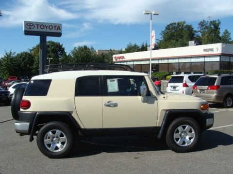 Sandstorm Metallic Toyota FJ Cruiser 4WD.  Click to enlarge.