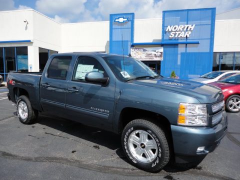 Blue Granite Metallic Chevrolet Silverado 1500 LT Crew Cab 4x4.  Click to enlarge.