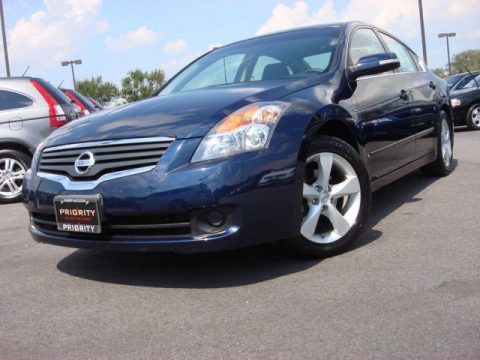 Majestic Blue Metallic Nissan Altima 3.5 SE.  Click to enlarge.