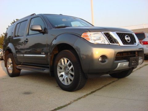Storm Gray Nissan Pathfinder LE V8 4x4.  Click to enlarge.