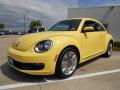 Front 3/4 View of 2012 Volkswagen Beetle 2.5L #3